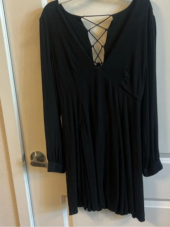 Black Long-Sleeve V-Neck Lace-Up Mini Dress - Picture 3 of 6